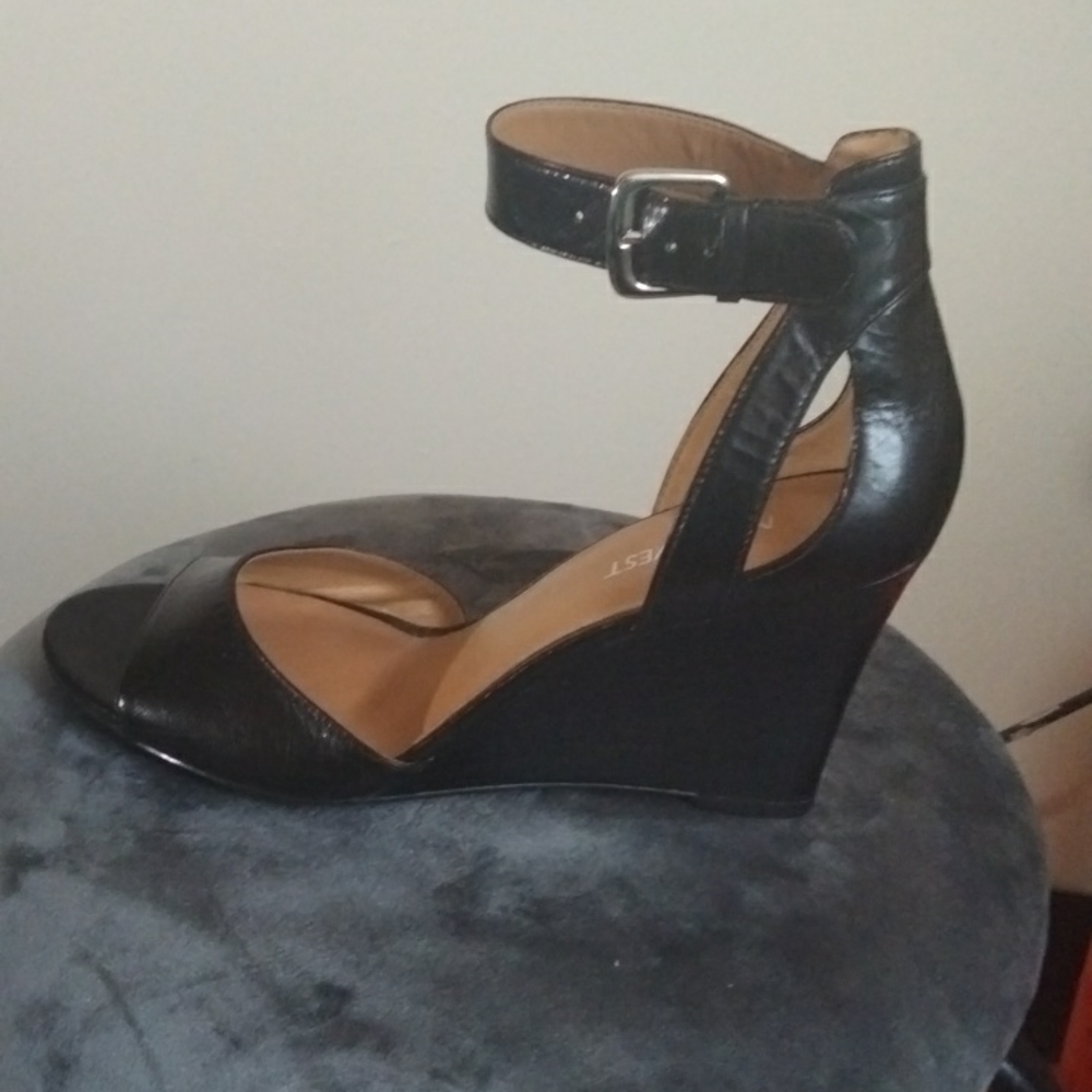 Sandals - Picture 2 of 3
